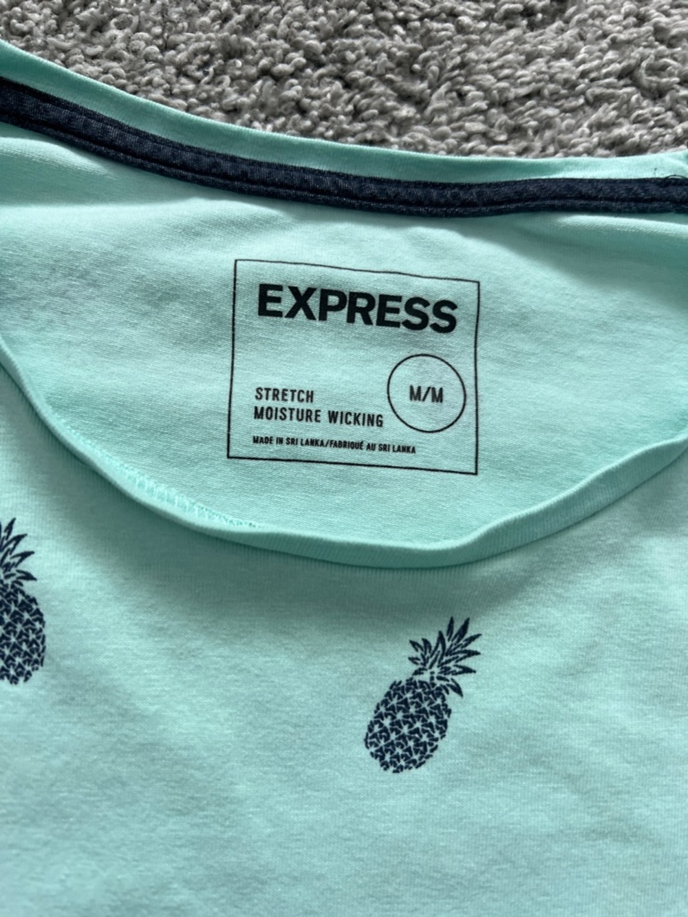 Express Women’s Light Turquoise Short Sleeve T-Shirt Navy Pineapple Print Size M - Picture 4 of 8
